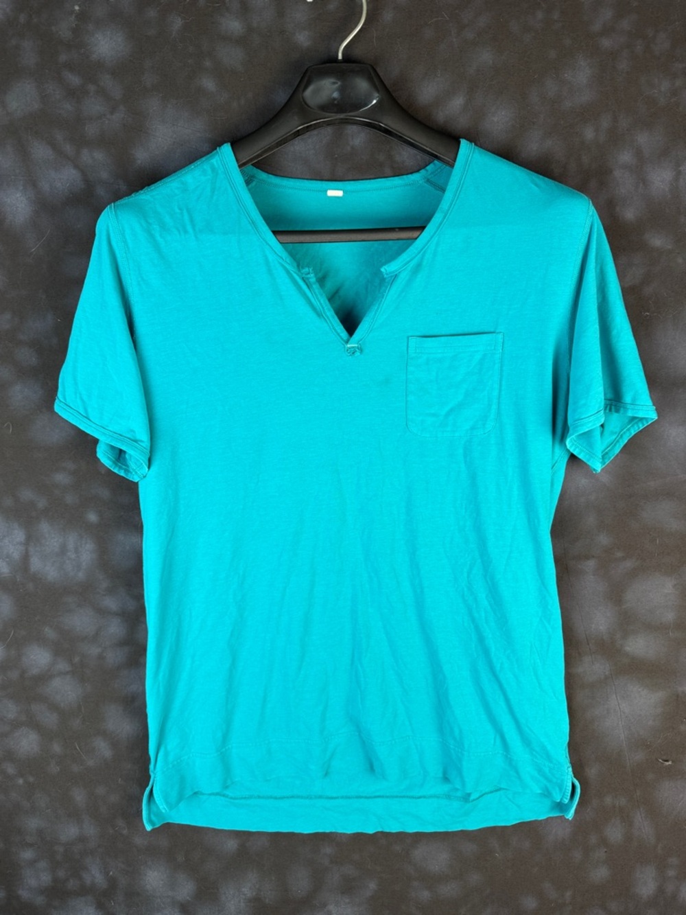 Lululemon Men’s L Turquoise Pocket V-Neck